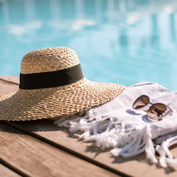 Poolside Sun hat, blanket and sunglasses